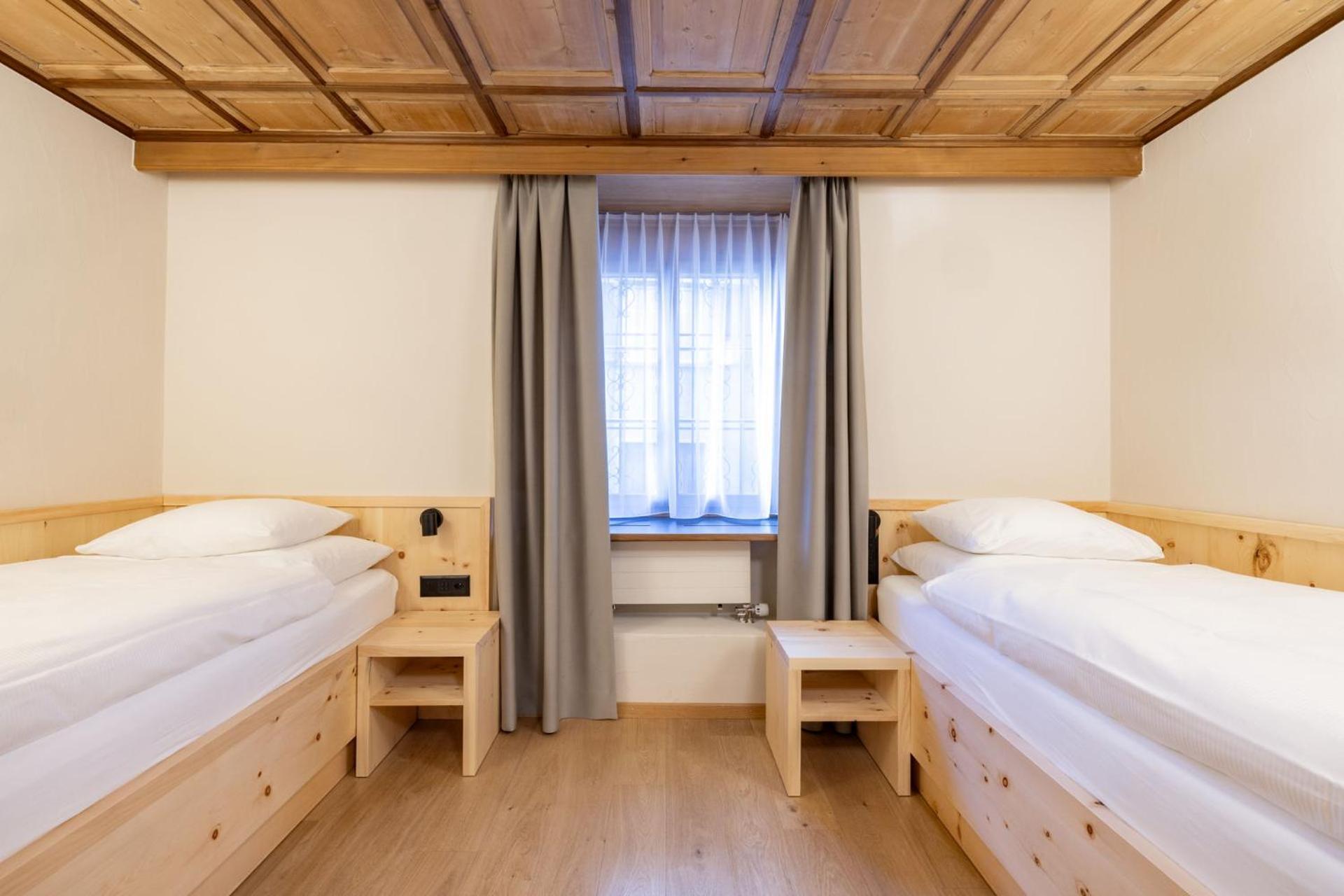 Palantschin Double Room Twin separate beds Air Conditioning